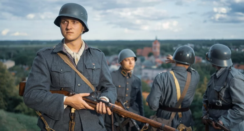 Hubert Herbowski (na pierwszym planie), na tle panoramy Golubia-Dobrzynia 