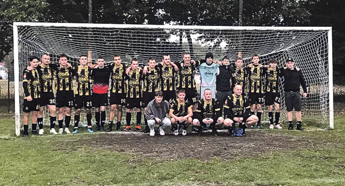 Piłka nożna, Zwycięstwo koniec rundy - zdjęcie, fotografia