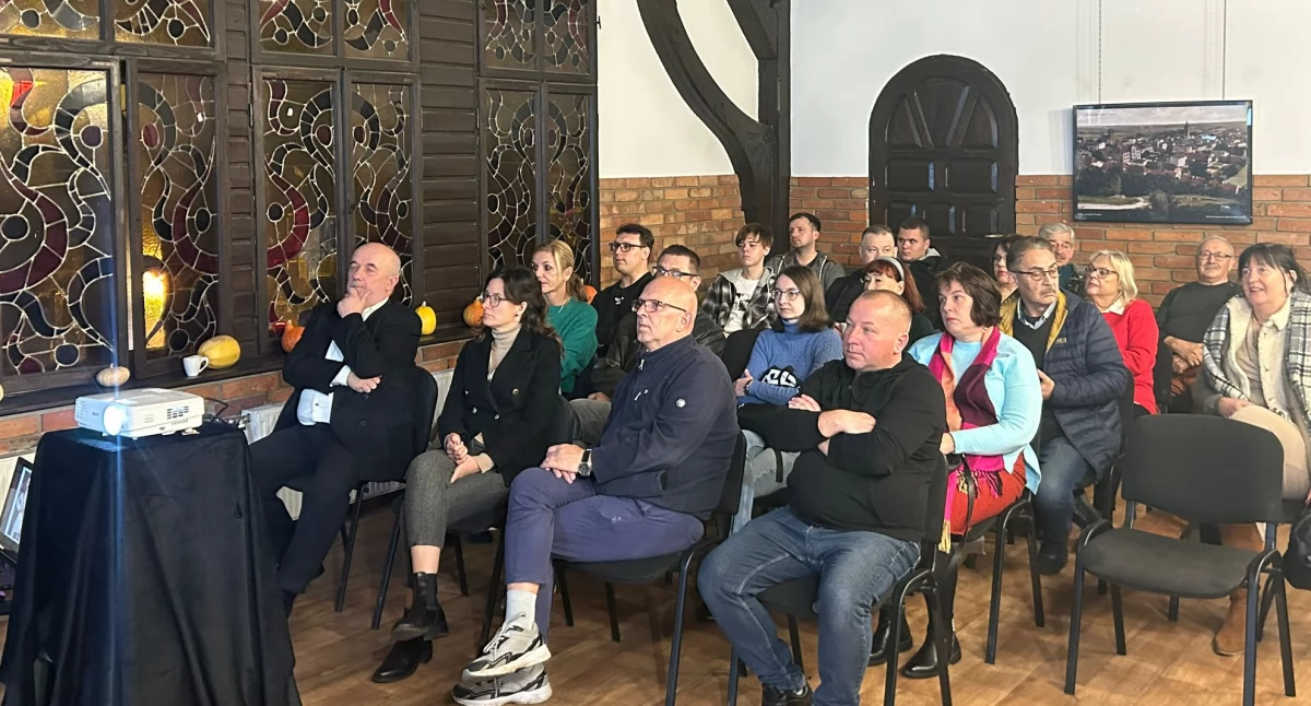 Wydarzenia lokalne, odzyskali niepodległość - zdjęcie, fotografia