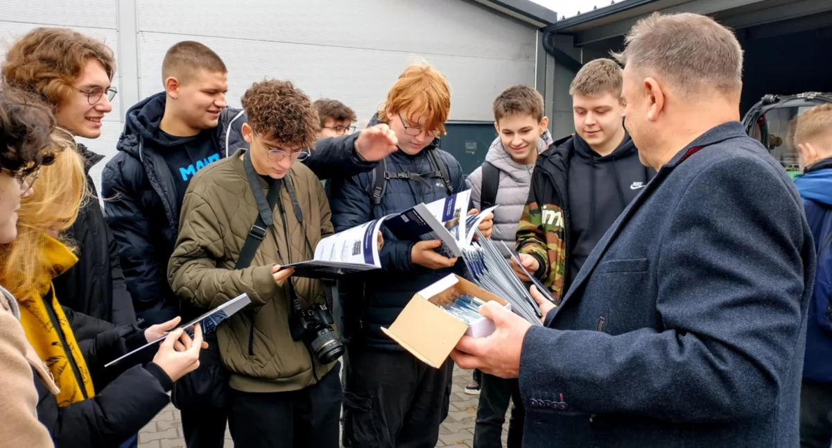 Edukacja, „Wazówna” projekcie „Otwarta firma” - zdjęcie, fotografia