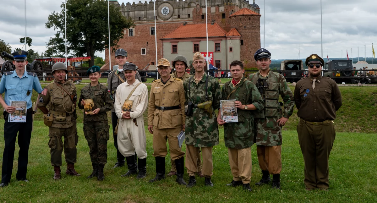 Wydarzenia lokalne, militariów motoryzacji - zdjęcie, fotografia