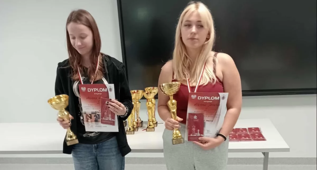 Stowarzyszenia i organizacje, Szachiści trenują rywalizują - zdjęcie, fotografia