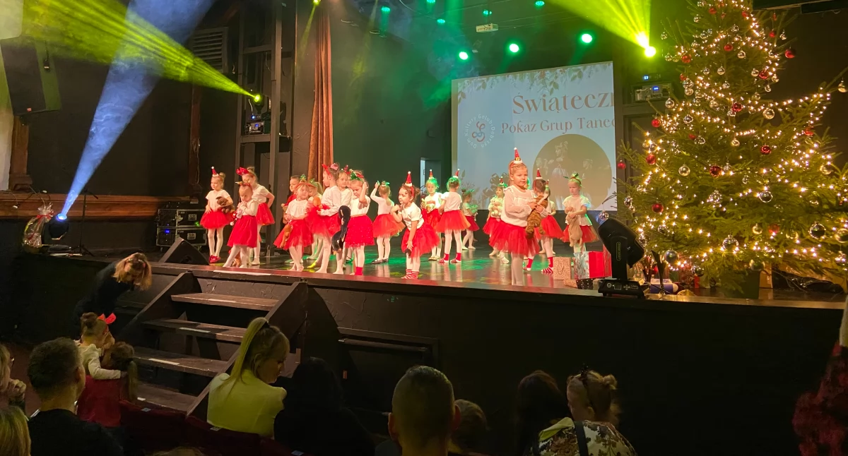 Domy kultury, kulturą - zdjęcie, fotografia