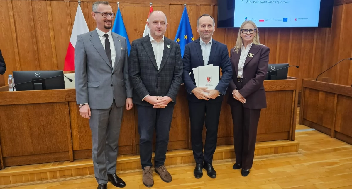Inwestycje, Miliony starówkę boisko zabaw - zdjęcie, fotografia