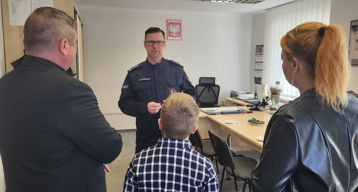 Komunikaty i profilaktyka, Komendant policji podziękował bohaterskiemu małżeństwu - zdjęcie, fotografia