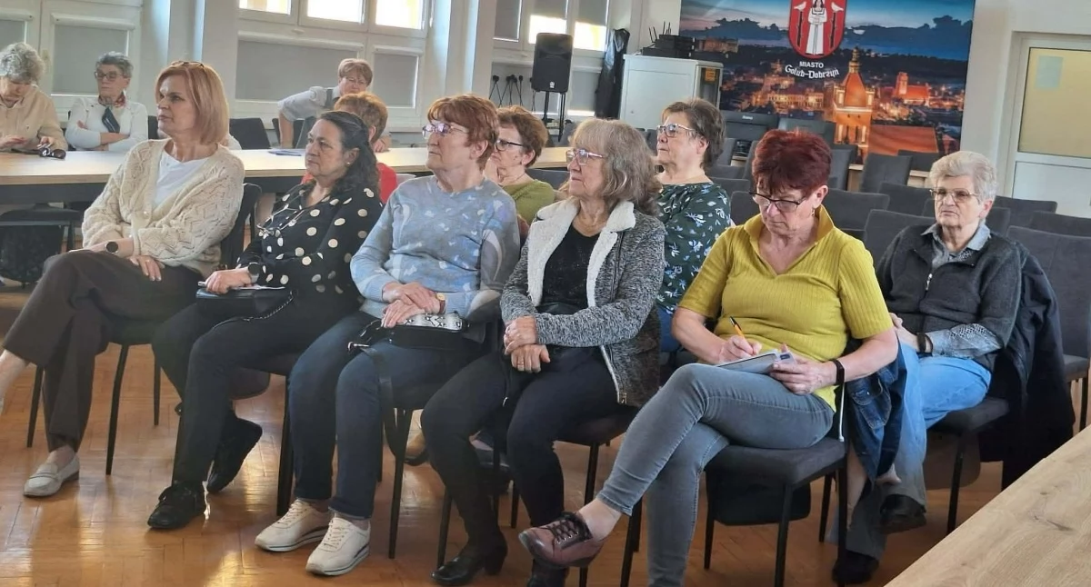 Stowarzyszenia i organizacje, Edukacyjny kwiecień - zdjęcie, fotografia