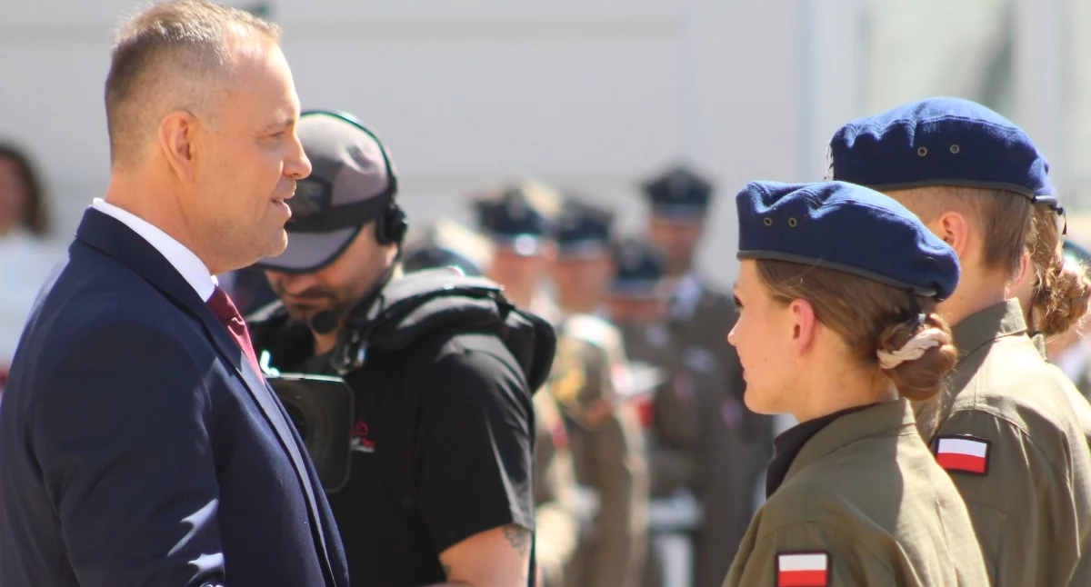 Edukacja, Mają flagę prezydenta - zdjęcie, fotografia