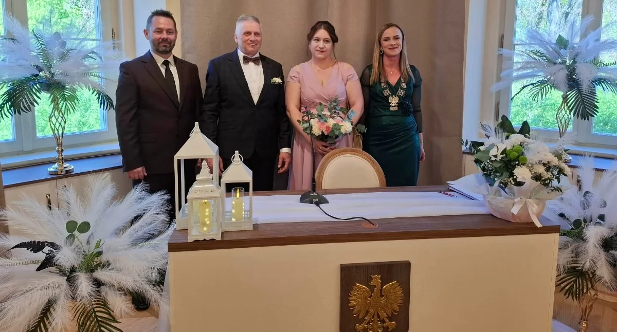 Samorządy Gminne, ślub tylko pałacu - zdjęcie, fotografia