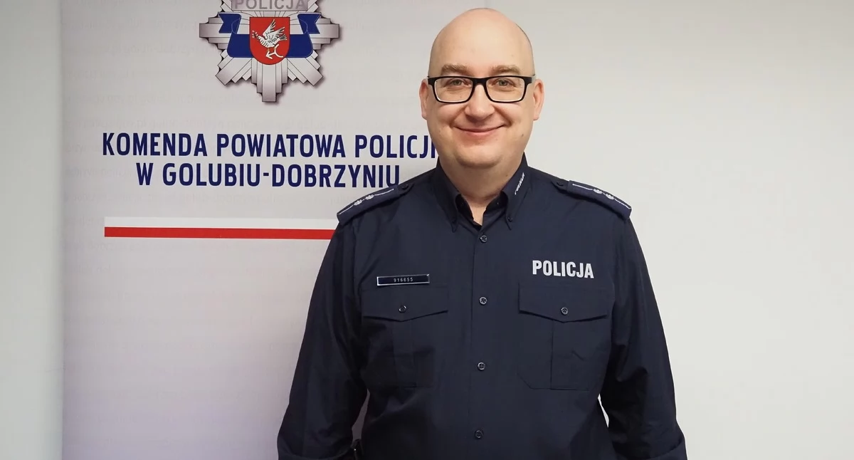 Policjanci jak strażacy. Weszli do zadymionego budynku, a tam...