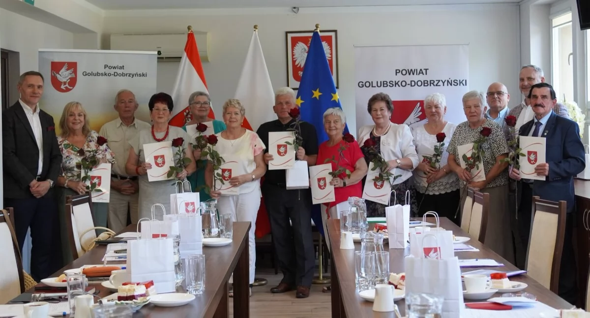 Stowarzyszenia i organizacje, Pierwsze posiedzenie seniorów - zdjęcie, fotografia