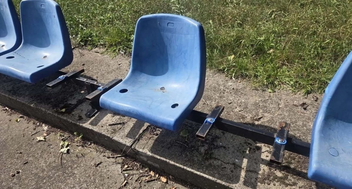 Interwencje, Wandale zdemolowali stadion miejski - zdjęcie, fotografia