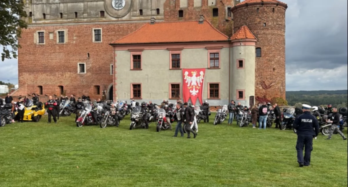 Komunikaty i profilaktyka, Policjanci pilnowali bezpieczeństwa motocyklistów - zdjęcie, fotografia