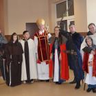 Grupa aktorów amatorów, którzy podjęli się zagrania w inscenizacji