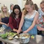 Gimnazjaliści uczestniczyli m.in. w warsztatach kulinarnych