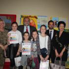 Pamiątkowe zdjęcia z Ambasadorem