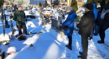 Spacer historyczny na cmentarzu